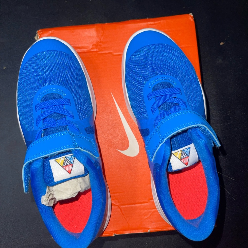 Nike revolution 4 sneakers
